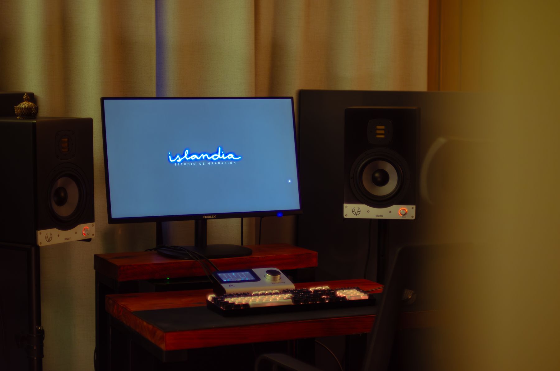 Estudio B, sala de mezcla y mastering